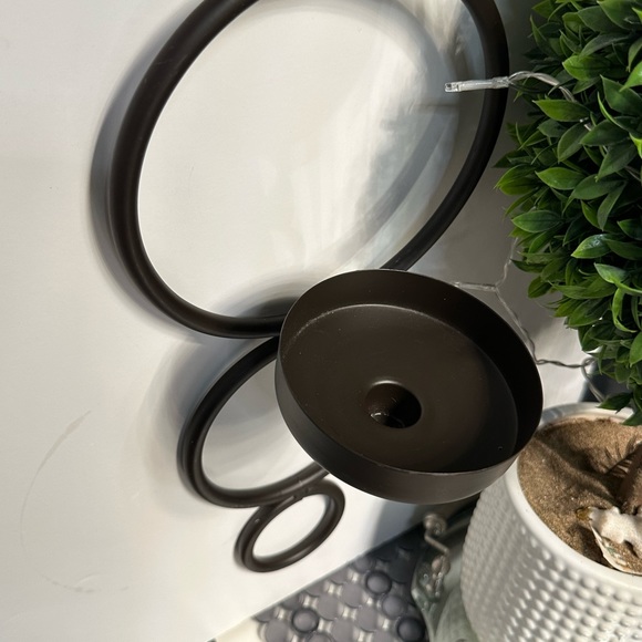 Home interiors Contemporary Metal circles Candle holder - Picture 16 of 16